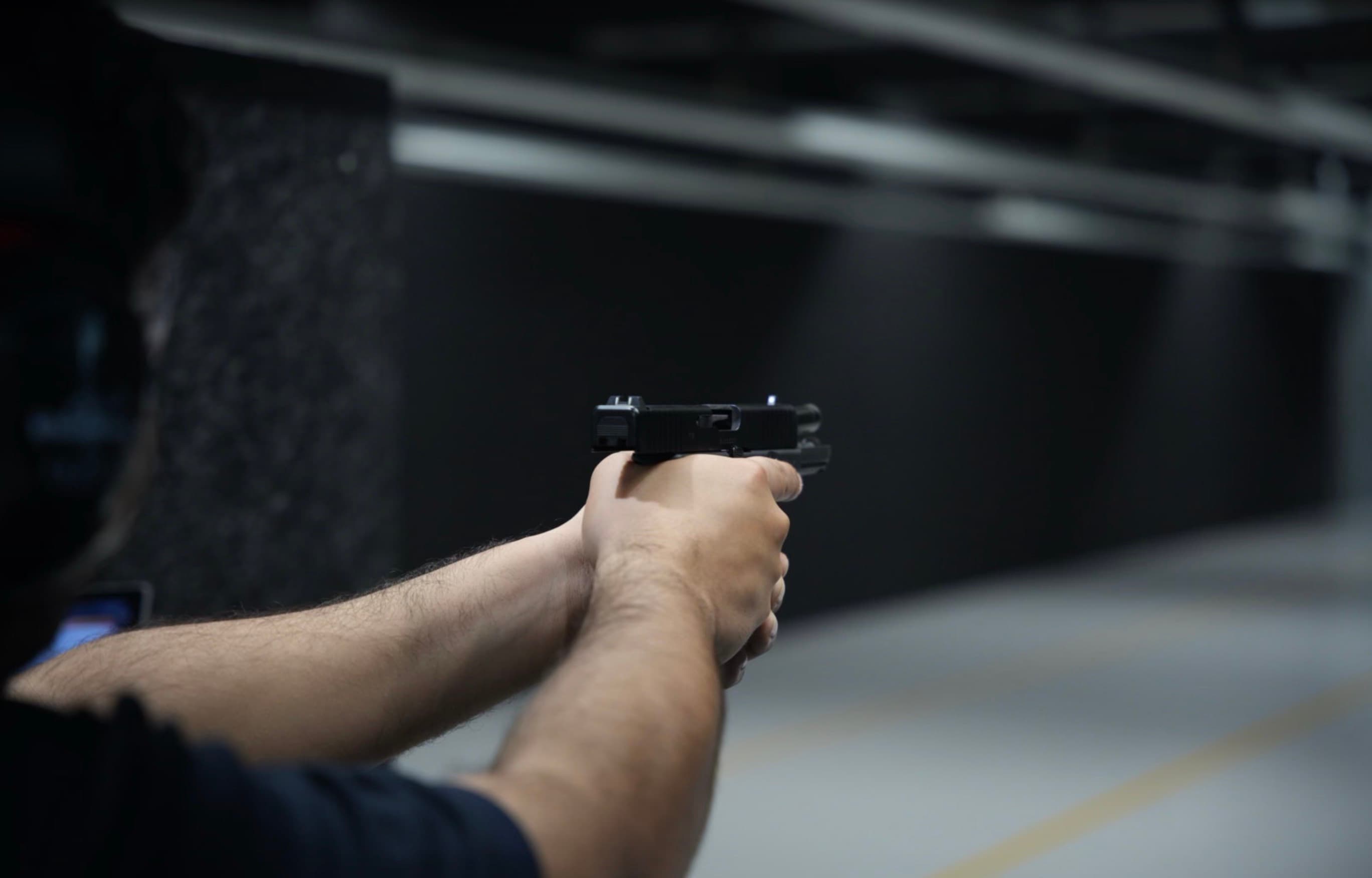 9mm Pistol Experience: Accuracy & Safety in Your Hands - 3